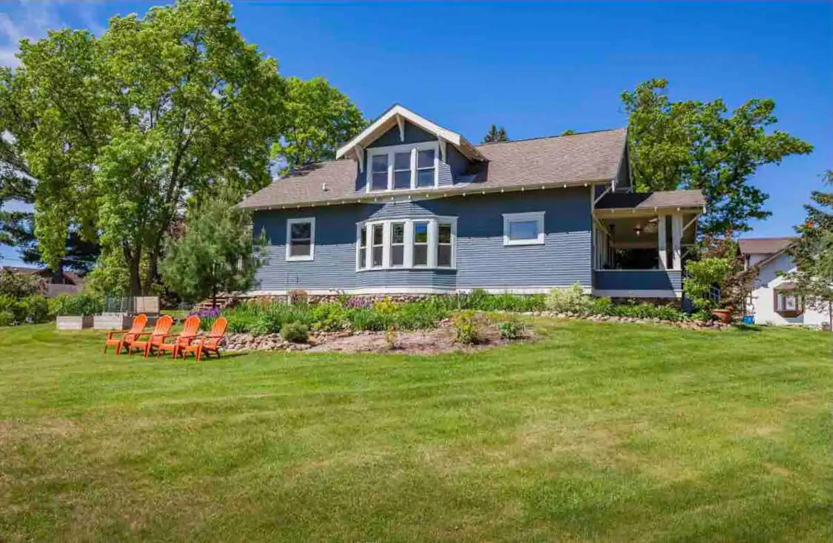 rentals_blue-house rentals_blue-house